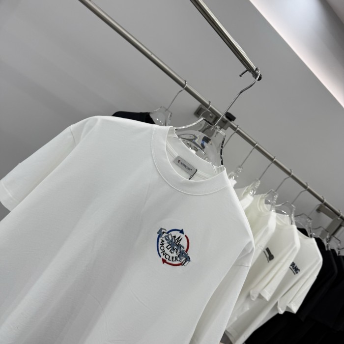 使い勝手良し 2026 モンクレール 新作 半袖Tシャツ 偽物
