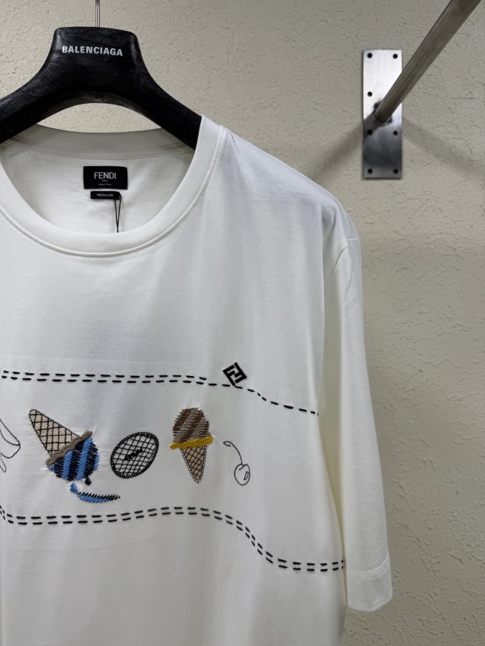 超希少！ 2026 フェンディ 新作 半袖Tシャツ コピー