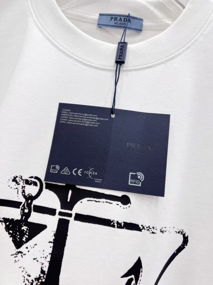 使い勝手良 2026 プラダ 新作 半袖Tシャツ コピー