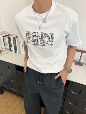 売上総額１位！ 2026 フェンディ 新作 半袖Tシャツ コピー  2色