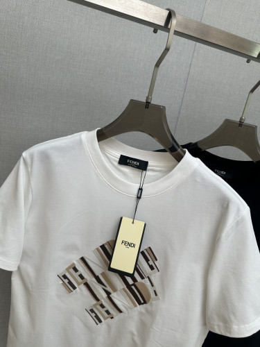 完売前に！ 2026 フェンディ 新作 半袖Tシャツ コピー
