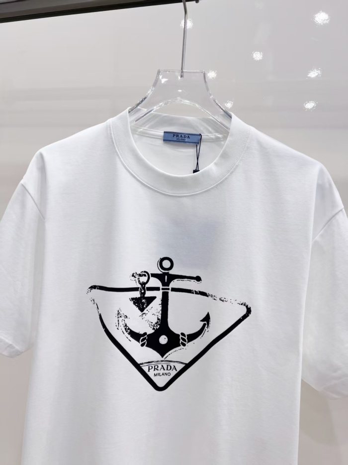 使い勝手良 2026 プラダ 新作 半袖Tシャツ コピー