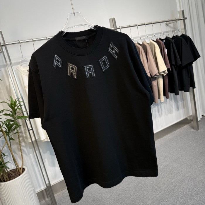 注目アイテム☆ 2026 プラダ 新作 半袖Tシャツ 偽物
