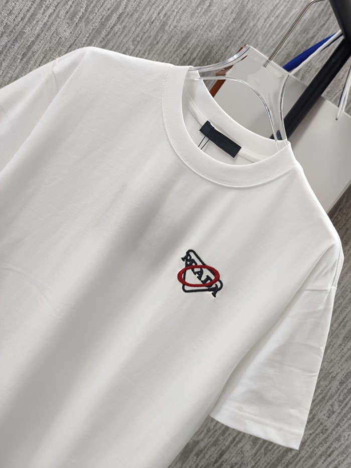 肌触り最高な 2026 プラダ 新作 半袖Tシャツ コピー