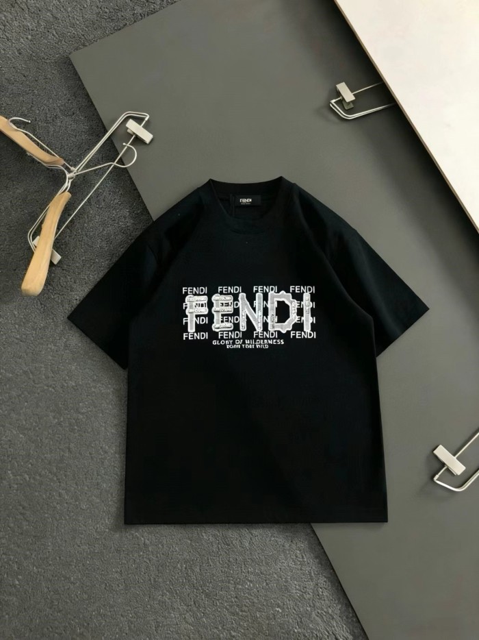 売上総額１位！ 2026 フェンディ 新作 半袖Tシャツ コピー  2色