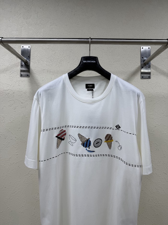 超希少！ 2026 フェンディ 新作 半袖Tシャツ コピー