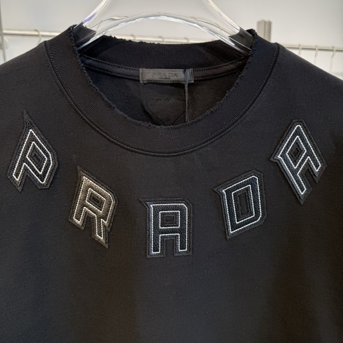 注目アイテム☆ 2026 プラダ 新作 半袖Tシャツ 偽物