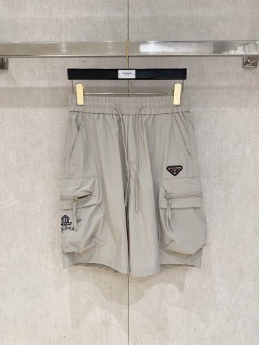 肌触り最高な 2026 プラダ 新作 ショートパンツ 偽物