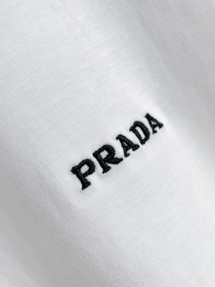 【限定カラー】2026 プラダ 新作 半袖Tシャツ 偽物