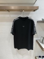 肌触り最高な 2026 プラダ 新作 半袖Tシャツ 偽物