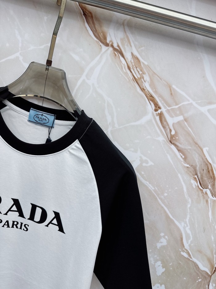 完売前に！2026 プラダ 新作 半袖Tシャツ コピー