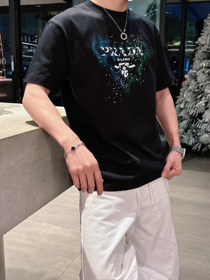 超希少！2026 プラダ 新作 半袖Tシャツ コピー