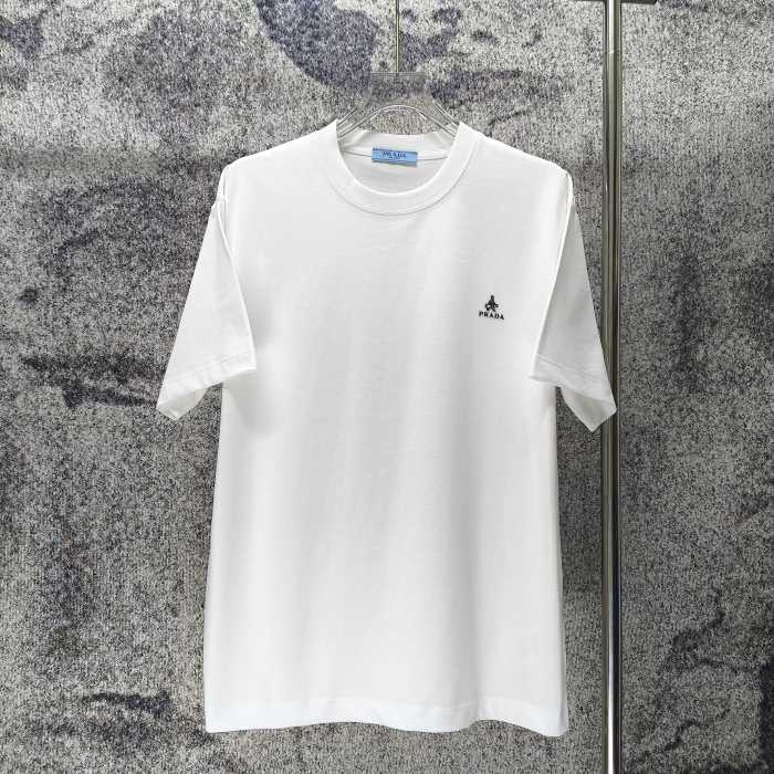 注目度抜群！2026 プラダ 新作 半袖Tシャツ 偽物