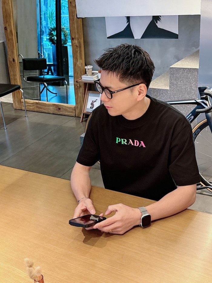 注目度抜群！2026 プラダ 新作 半袖Tシャツ 偽物