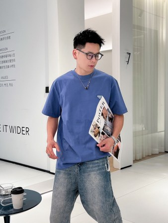 人気急上昇新作 2026 プラダ 新作 半袖Tシャツ コピー