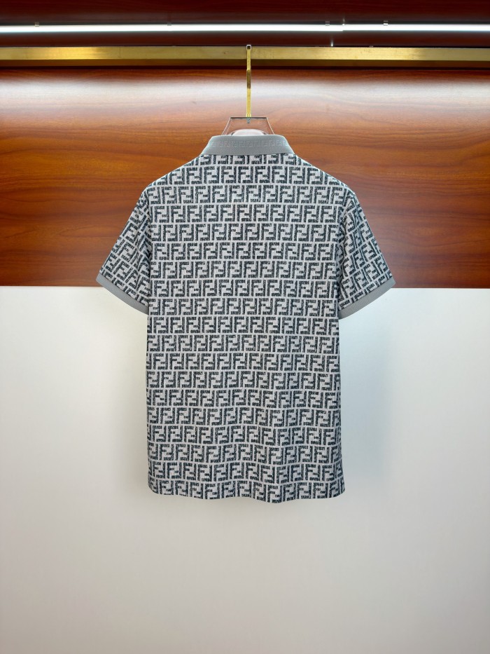 絶対欲しい！ 2026 フェンディ 新作 半袖Tシャツ 偽物