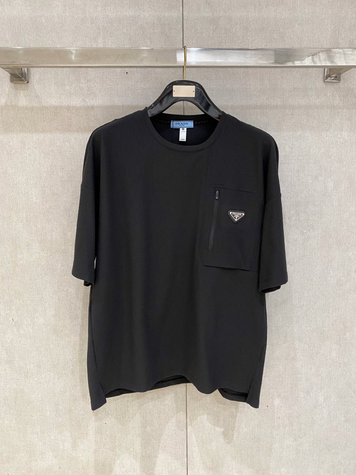 定番人気！2026 プラダ 新作 半袖Tシャツ 偽物