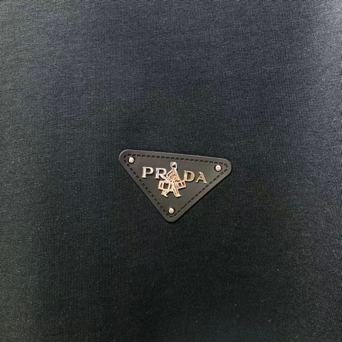 肌触り最高な 2026 プラダ 新作 半袖Tシャツ スーパーコピー
