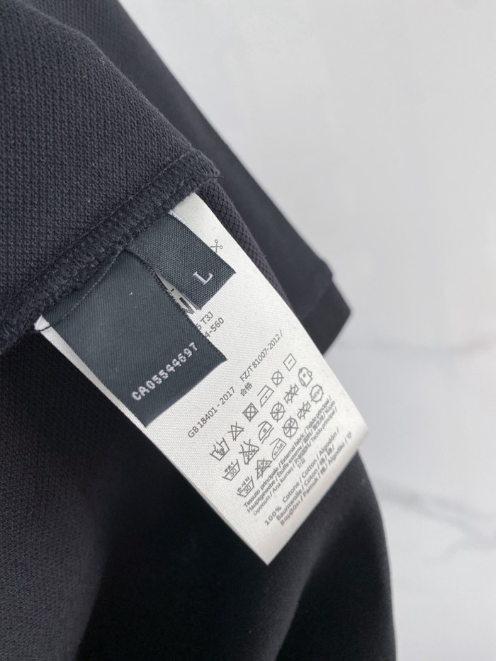 完売必至 2026 フェンディ 新作 半袖Tシャツ 偽物