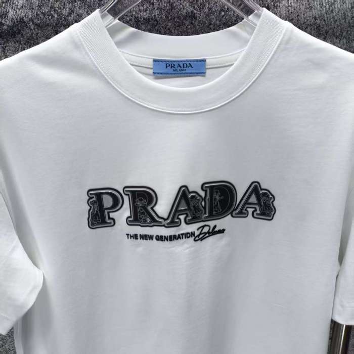 ☆超人気☆ 2026 プラダ 新作 半袖Tシャツ 偽物