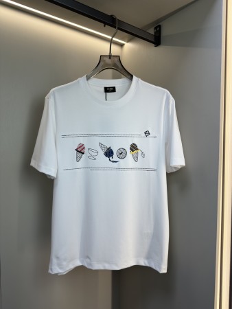 絶対欲しい！ 2026 フェンディ 新作 半袖Tシャツ コピー