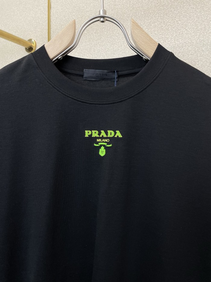 絶対欲しい！2026 プラダ 新作 半袖Tシャツ コピー 2色