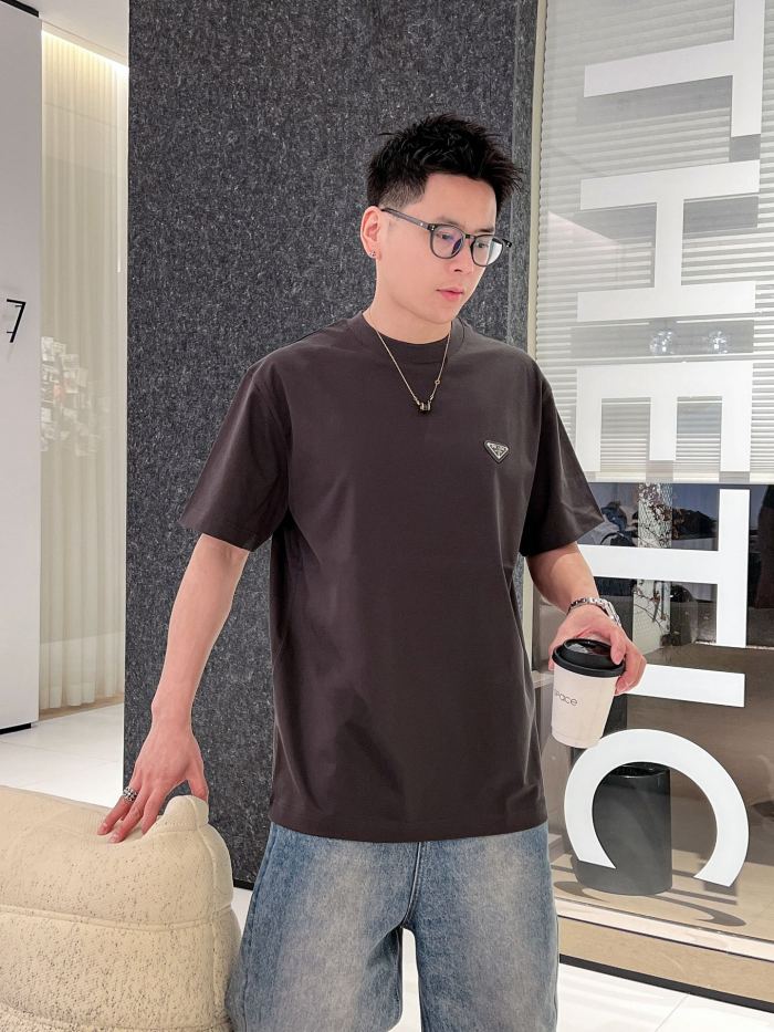 完売必至 2026 プラダ 新作 半袖Tシャツ コピー