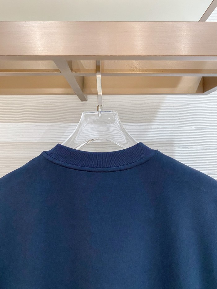 肌触り最高な 2026 プラダ 新作 半袖Tシャツ 偽物
