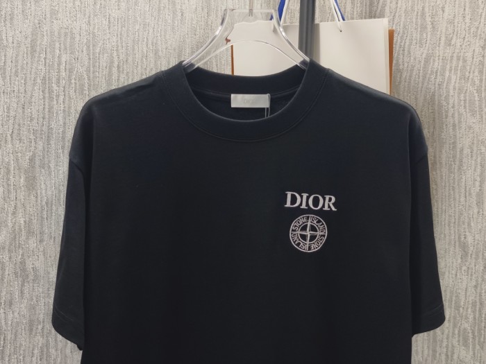 人気急上昇 2026 ディオール 新作 半袖Tシャツ 偽物