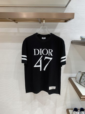 新色登場☆ 2026 ディオール 新作 半袖Tシャツ 偽物