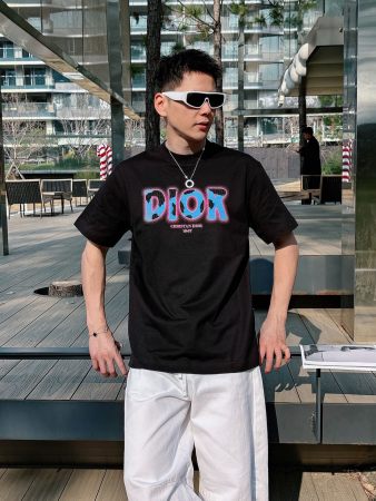 世界中で大人気♪ 2026 ディオール 新作 半袖Tシャツ 偽物