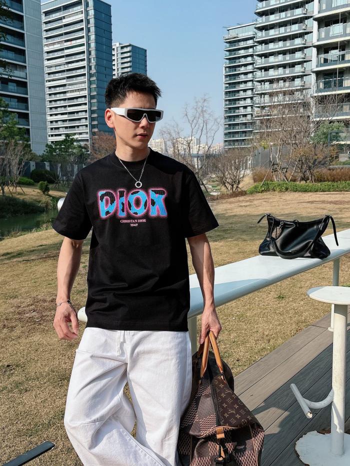 世界中で大人気♪ 2026 ディオール 新作 半袖Tシャツ 偽物