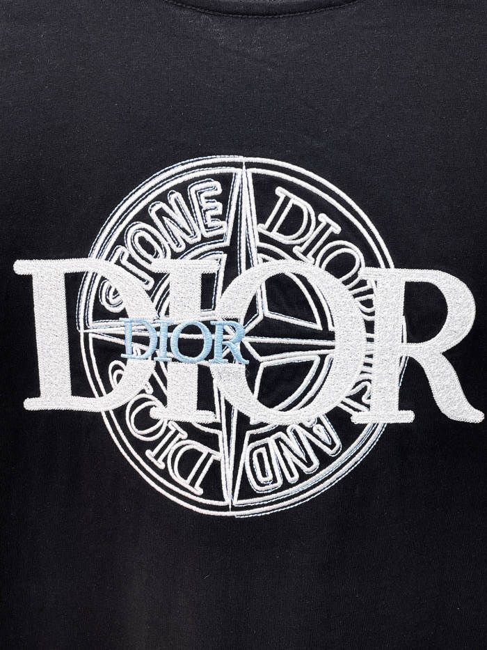 目を惹くカラー 2026 ディオール 新作 半袖Tシャツ コピー