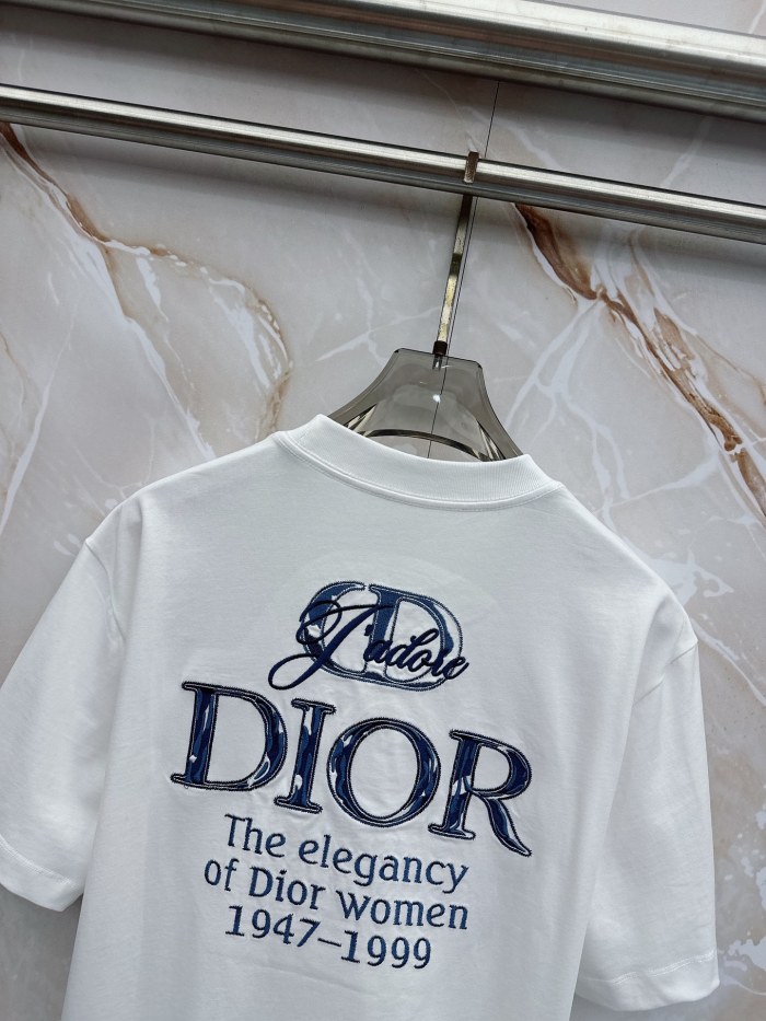 肌触り最高な 2026 ディオール 新作 半袖Tシャツ 偽物