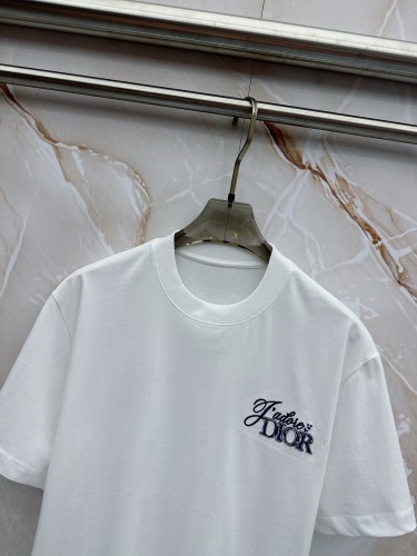 肌触り最高な 2026 ディオール 新作 半袖Tシャツ 偽物