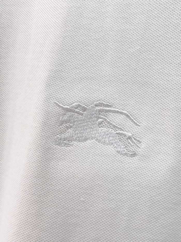 送料込 2026 バーバリー 新作 半袖Tシャツ 偽物