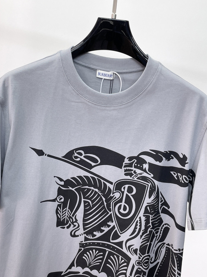 即発送！2026 バーバリー 新作 半袖Tシャツ 偽物