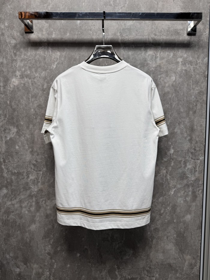 世界中で大人気♪ 2026 バーバリー 新作 半袖Tシャツ 偽物