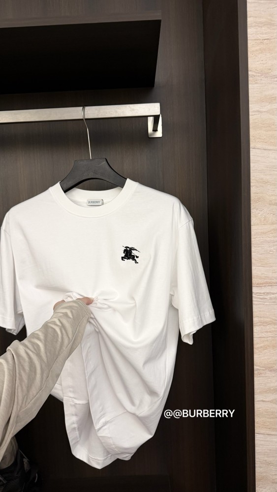 完売前に！2026 バーバリー 新作 半袖Tシャツ スーパーコピー