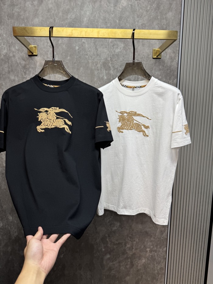 累積売上総額第１位！2026 バーバリー 新作 半袖Tシャツ コピー 2色