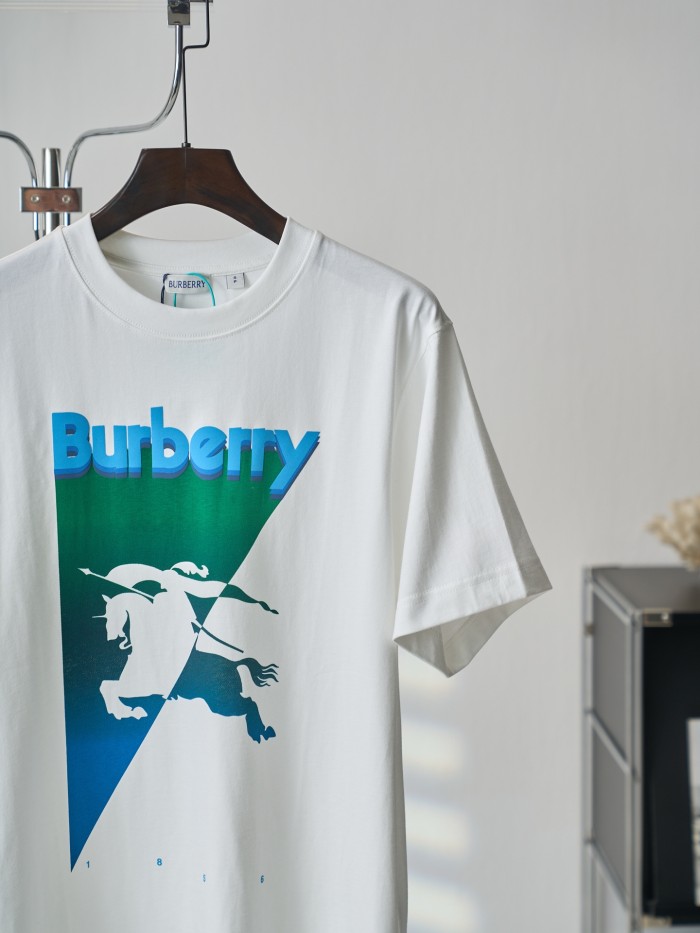 絶対欲しい！2026 バーバリー 新作 半袖Tシャツ スーパーコピー