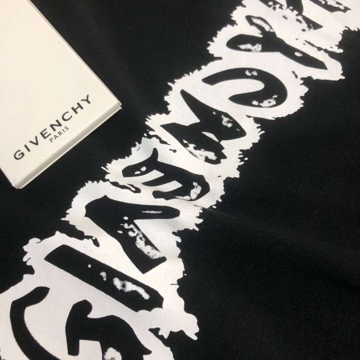争奪戦  2026 ジバンシー 新作 半袖Tシャツ スーパーコピー