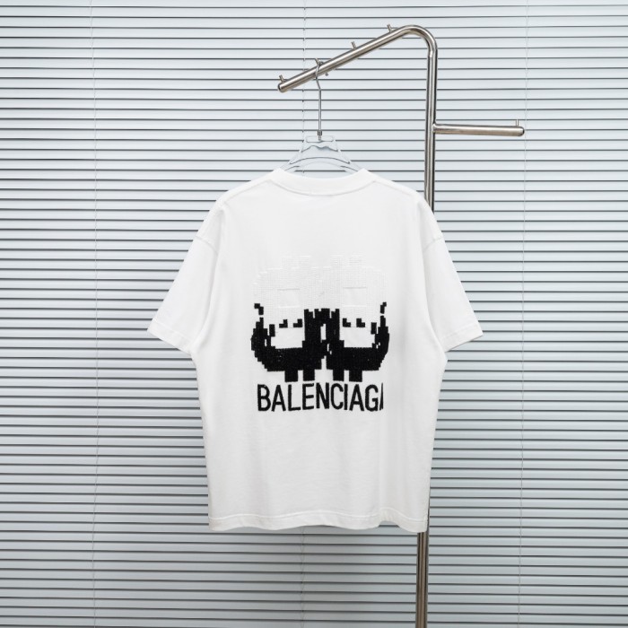 絶対欲しい！ 2026 バレンシアガ 新作 半袖Tシャツ コピー