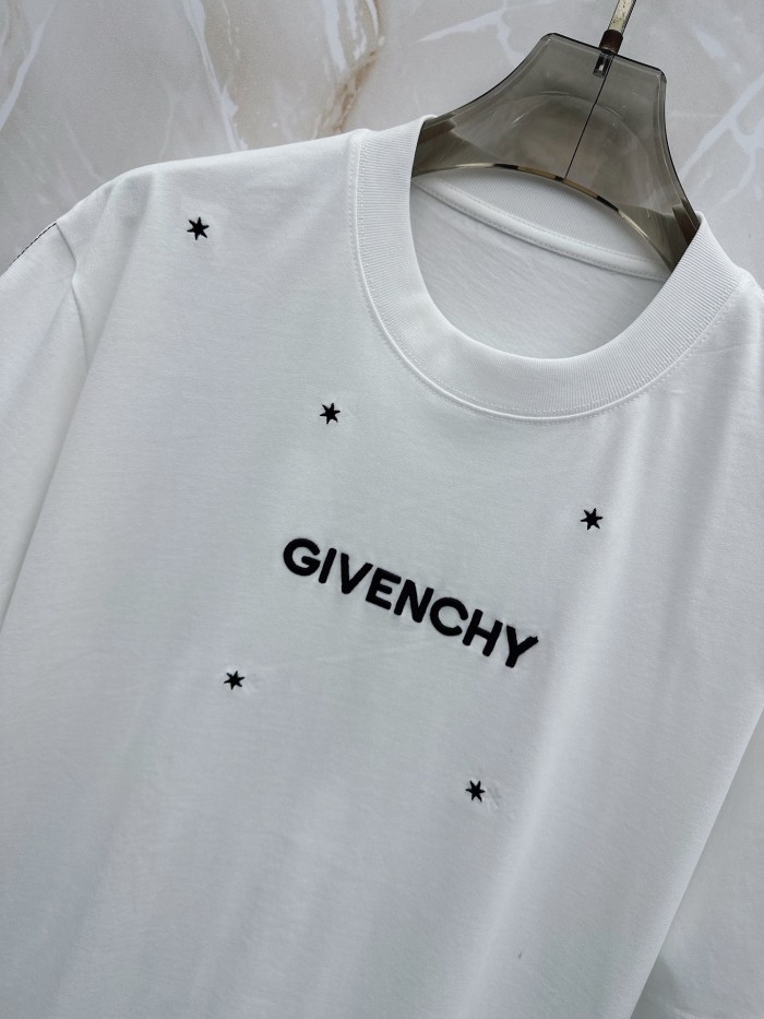 《人気★》  2026 ジバンシー 新作 半袖Tシャツ 偽物