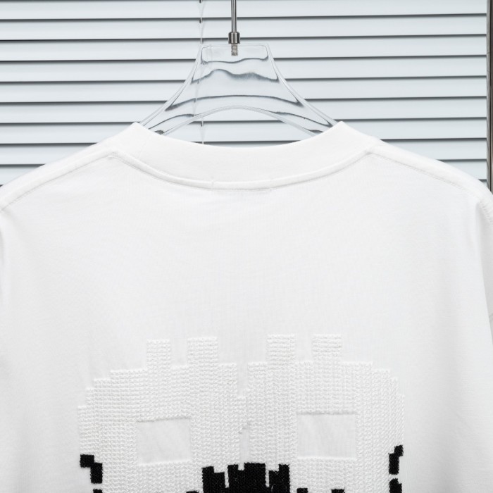 絶対欲しい！ 2026 バレンシアガ 新作 半袖Tシャツ コピー