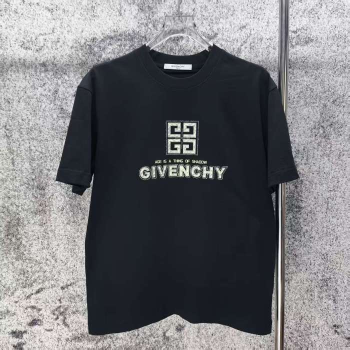即発送！ 2026 ジバンシー 新作 半袖Tシャツ 偽物