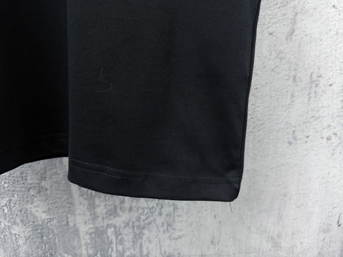 使い勝手良 2026 バレンシアガ 新作 半袖Tシャツ 偽物