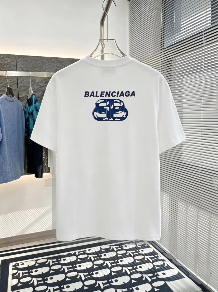 使い勝手良 2026 バレンシアガ 新作 半袖Tシャツ 偽物