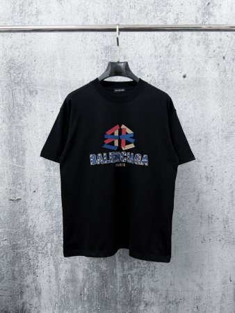 使い勝手良 2026 バレンシアガ 新作 半袖Tシャツ 偽物