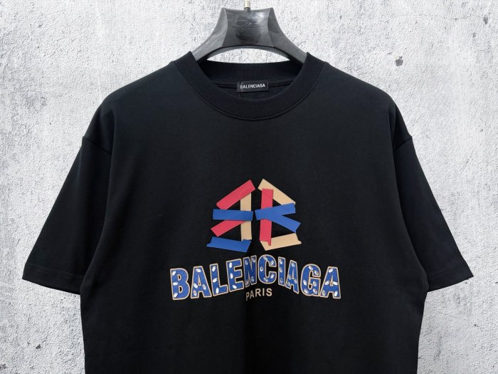 使い勝手良 2026 バレンシアガ 新作 半袖Tシャツ 偽物